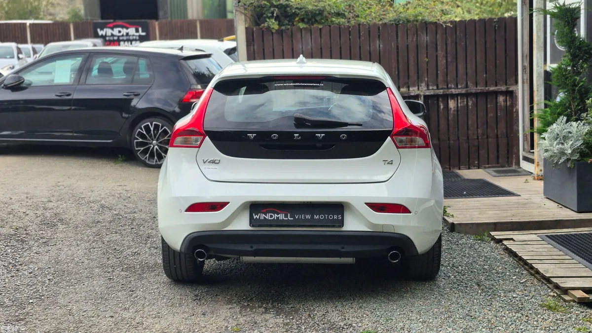 Volvo V40 Hatchback, Petrol, 2015, White