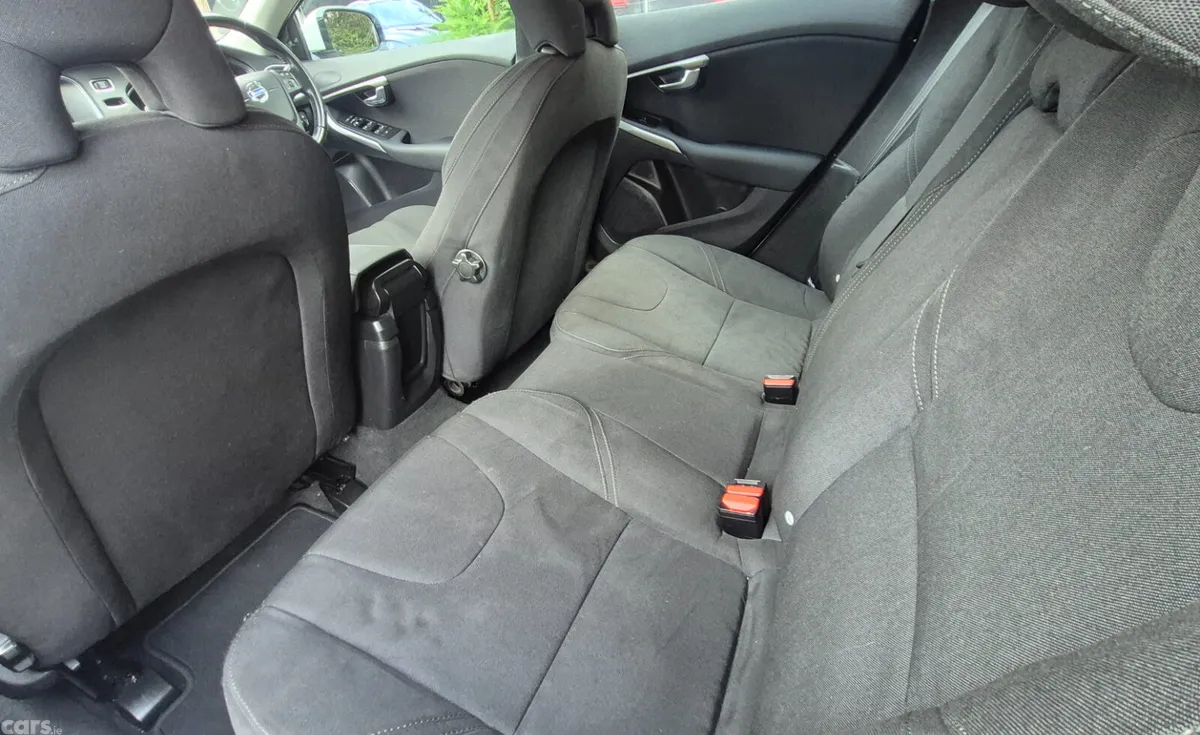 Volvo V40 Hatchback, Petrol, 2015, White