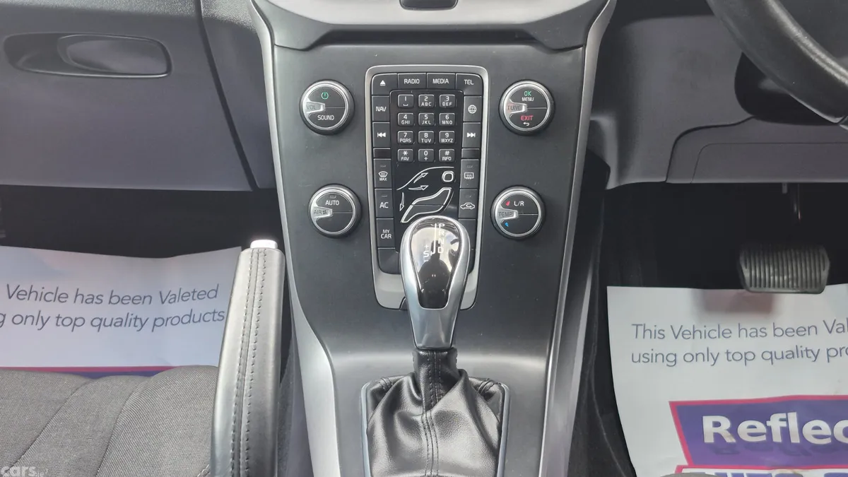 Volvo V40 Hatchback, Petrol, 2015, White