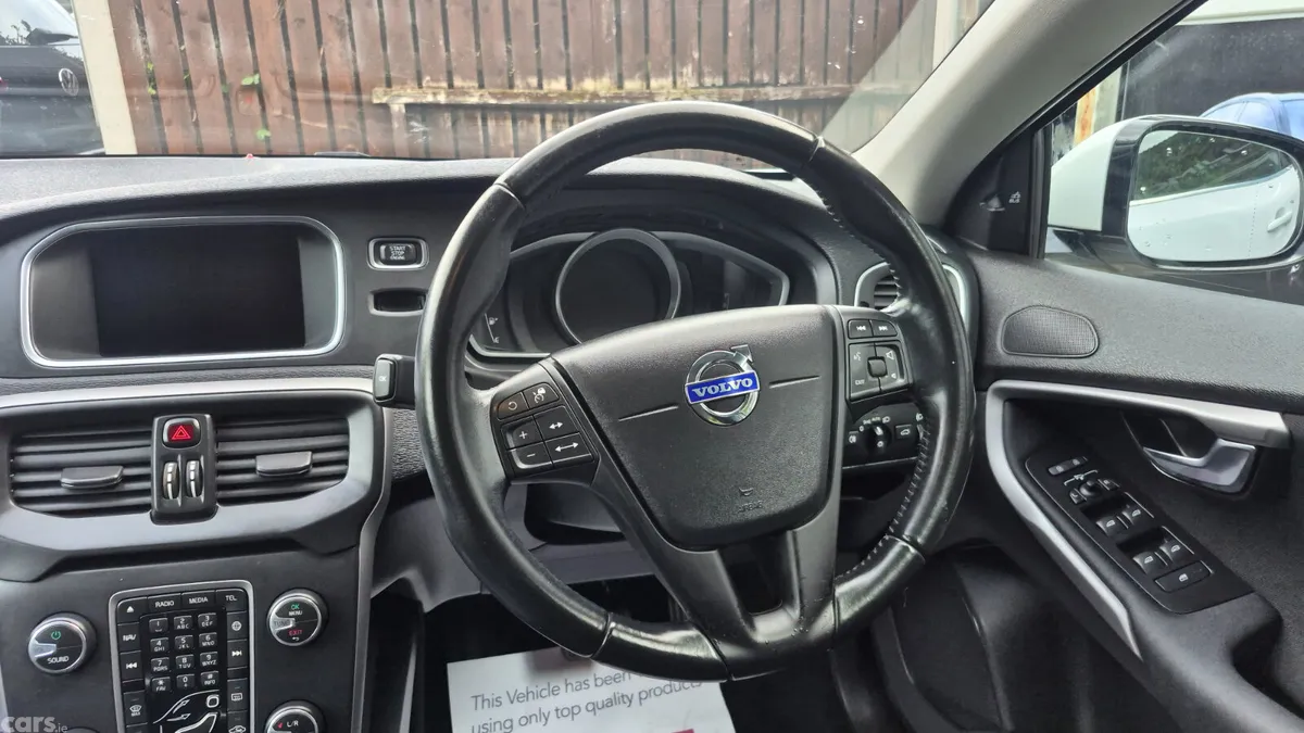 Volvo V40 Hatchback, Petrol, 2015, White