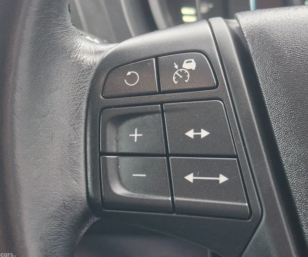 Volvo V40 Hatchback, Petrol, 2015, White