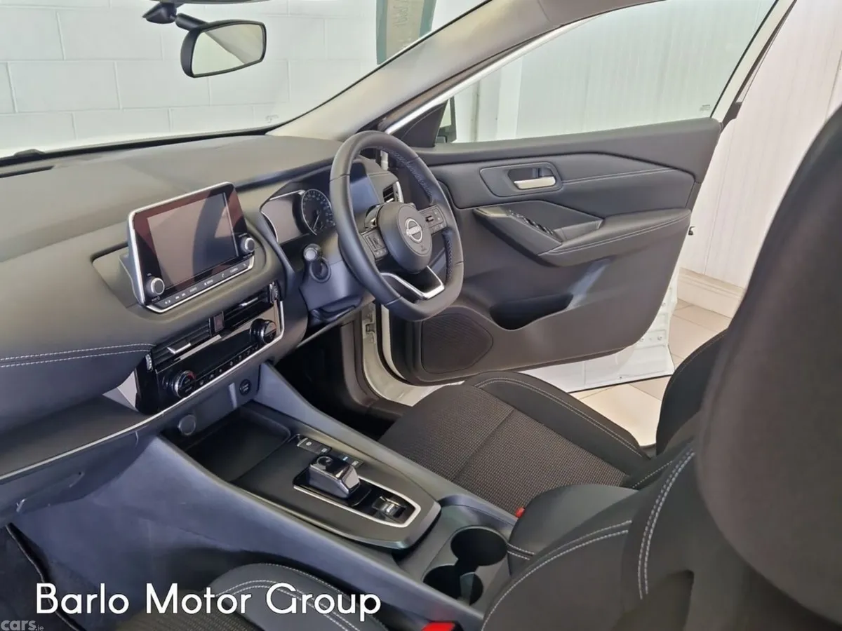 Nissan Qashqai MPV, Petrol, 2024, White