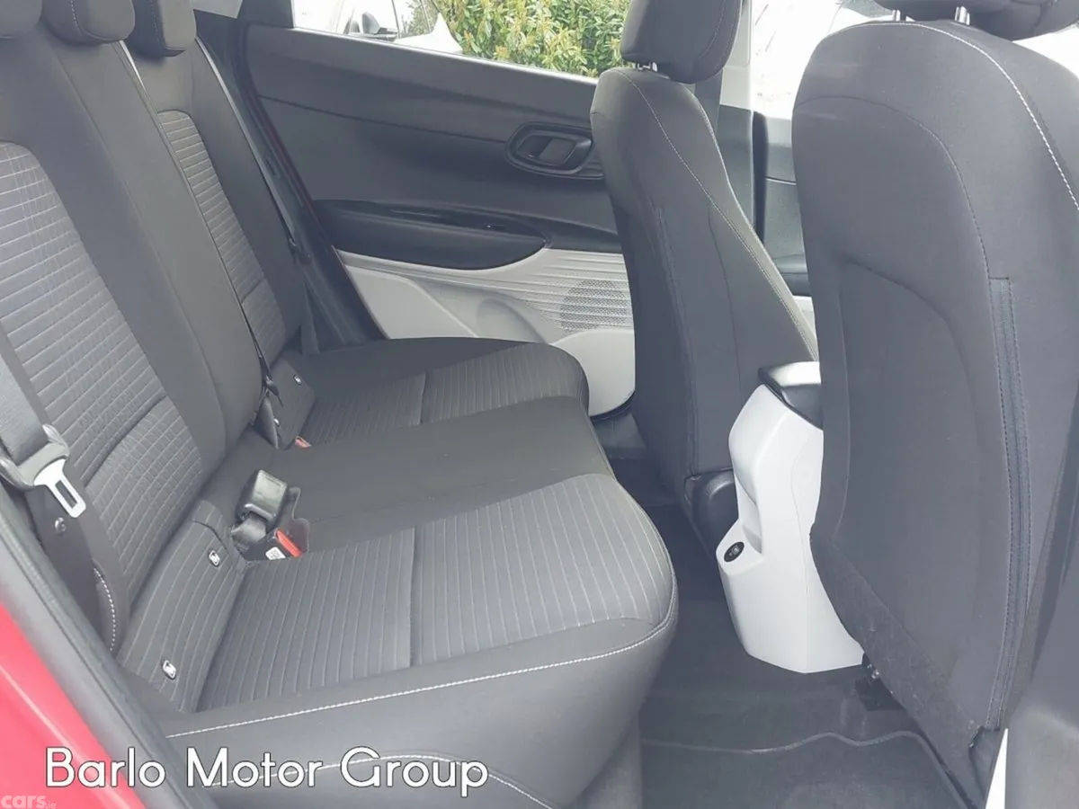 Hyundai i20 Hatchback, Petrol, 2023, Red