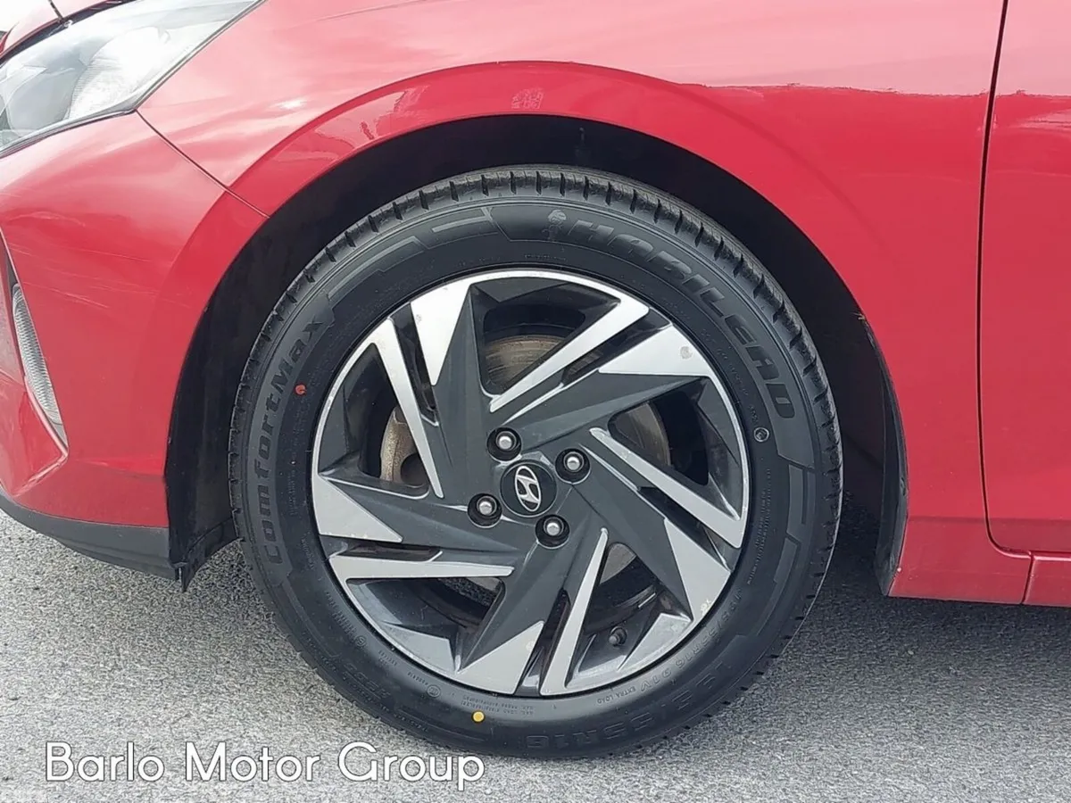 Hyundai i20 Hatchback, Petrol, 2023, Red