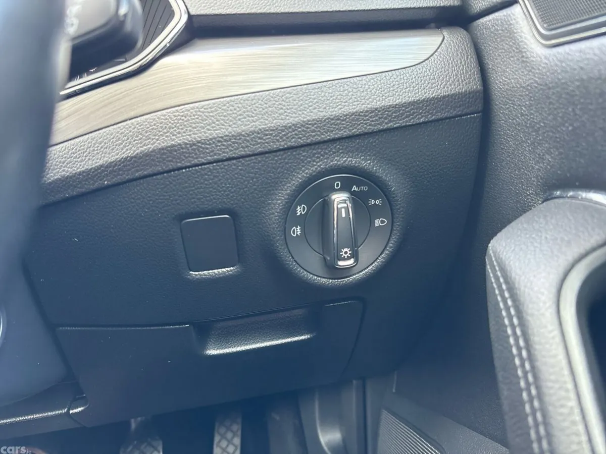 Skoda Superb Saloon, Diesel, 2023, Blue