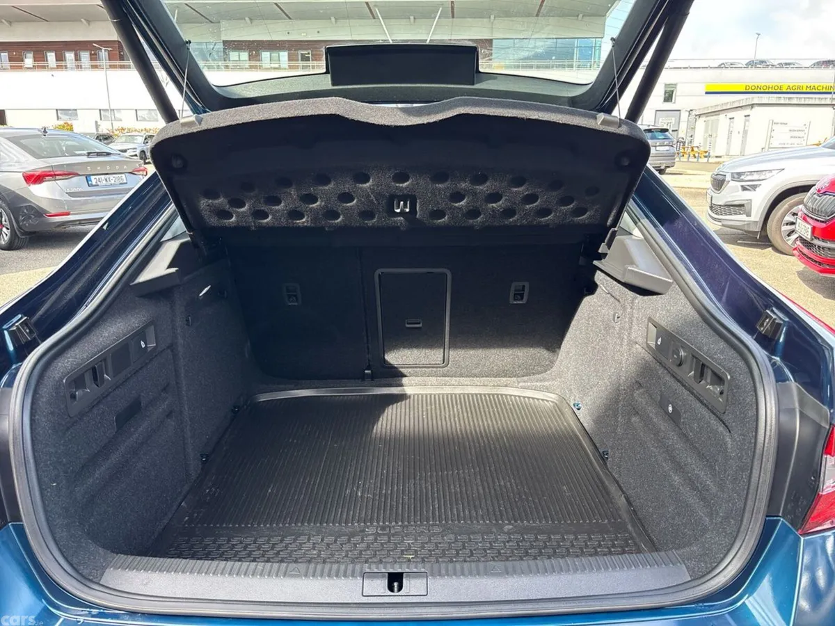 Skoda Superb Saloon, Diesel, 2023, Blue