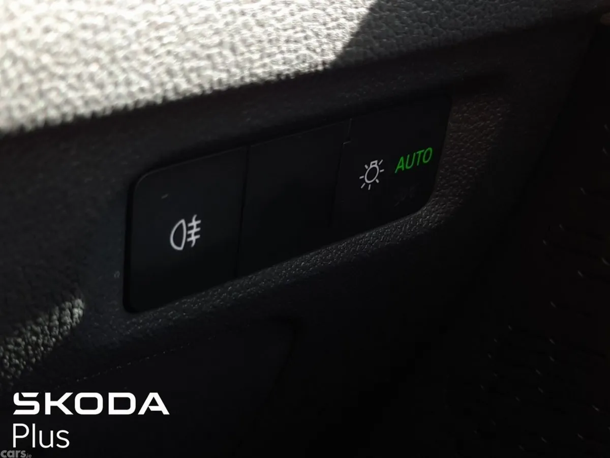 Skoda Octavia Saloon, Petrol, 2025, Grey