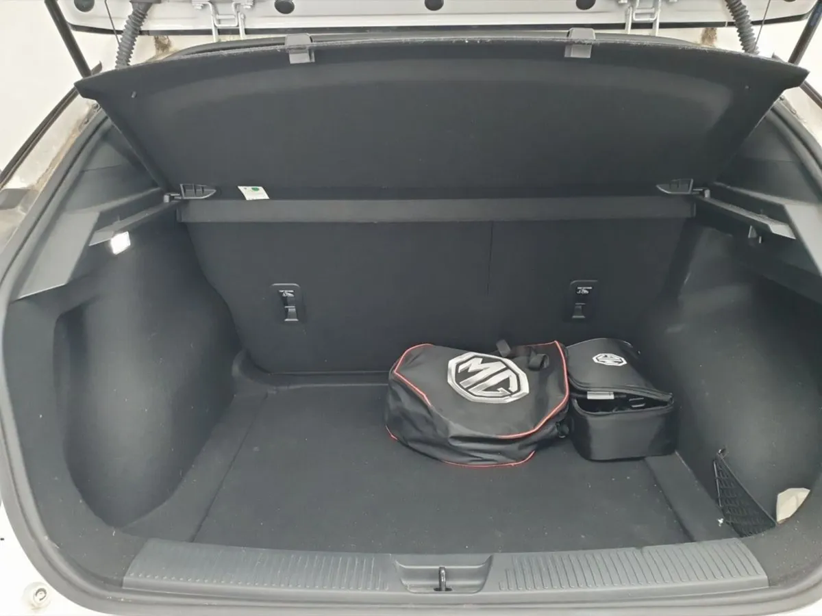 MG MG4 Hatchback, Electric, 2023, White
