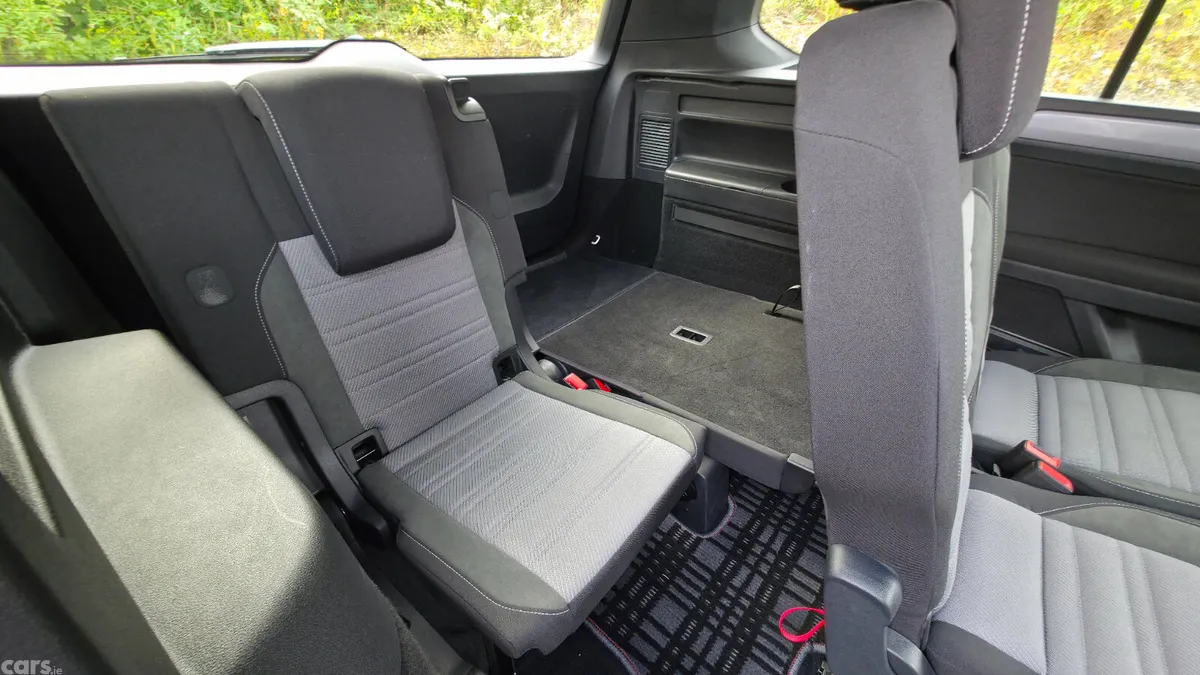 Volkswagen Touran MPV, Petrol, 2016, White