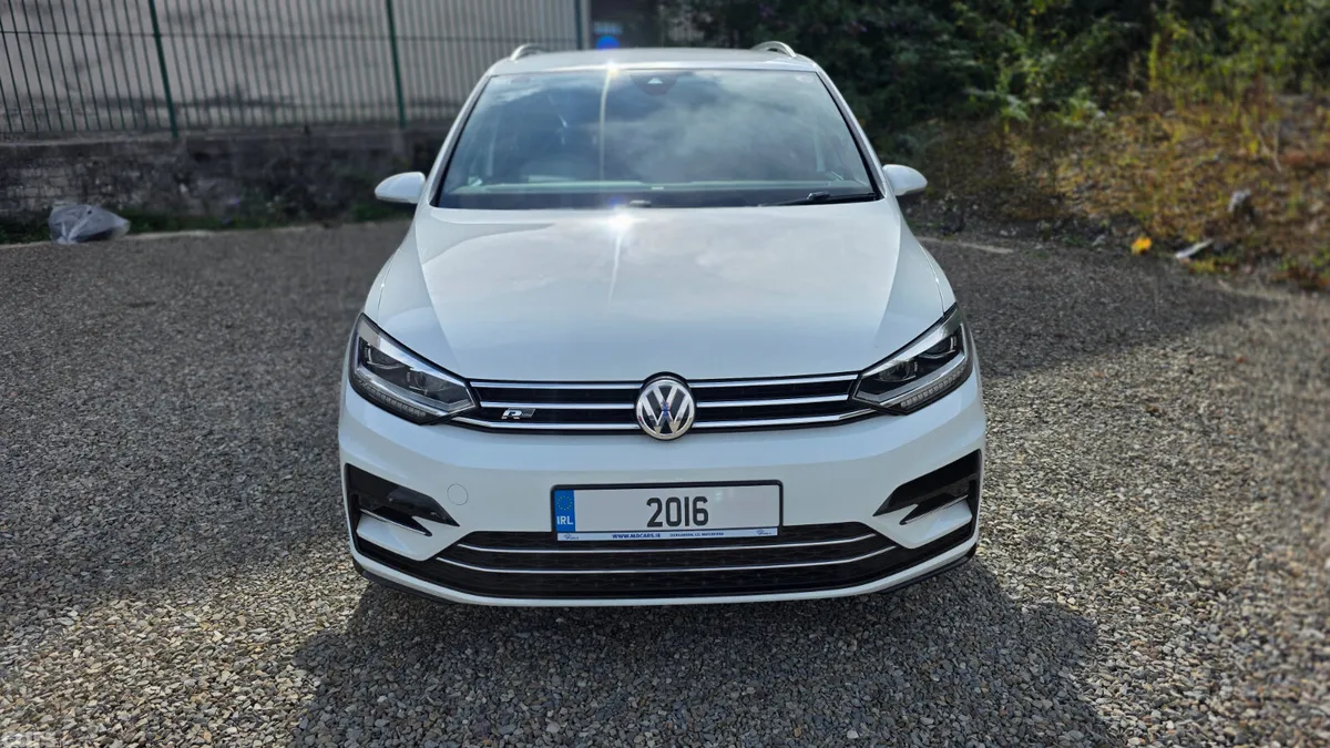 Volkswagen Touran MPV, Petrol, 2016, White