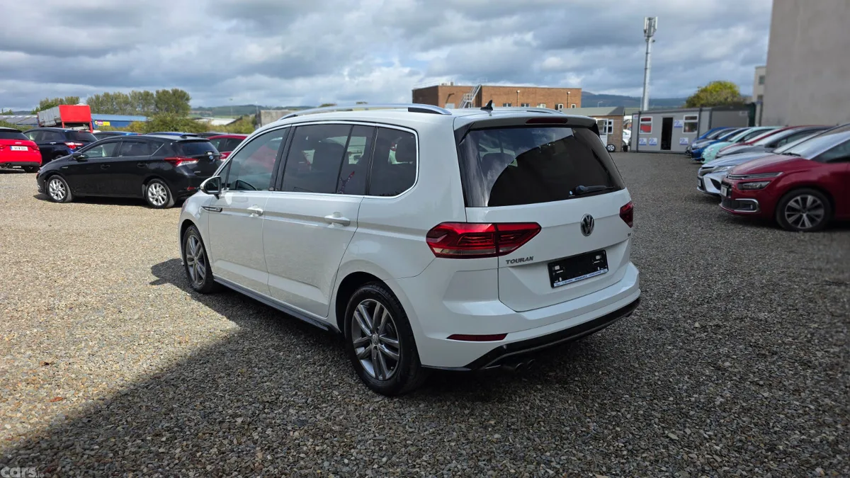 Volkswagen Touran MPV, Petrol, 2016, White
