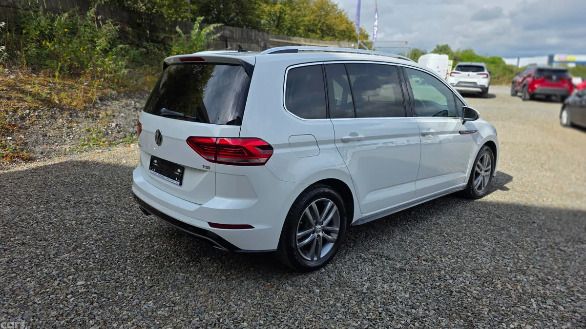 Volkswagen Touran MPV, Petrol, 2016, White