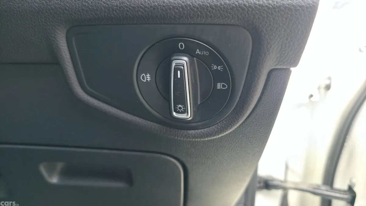 Volkswagen Touran MPV, Petrol, 2016, White