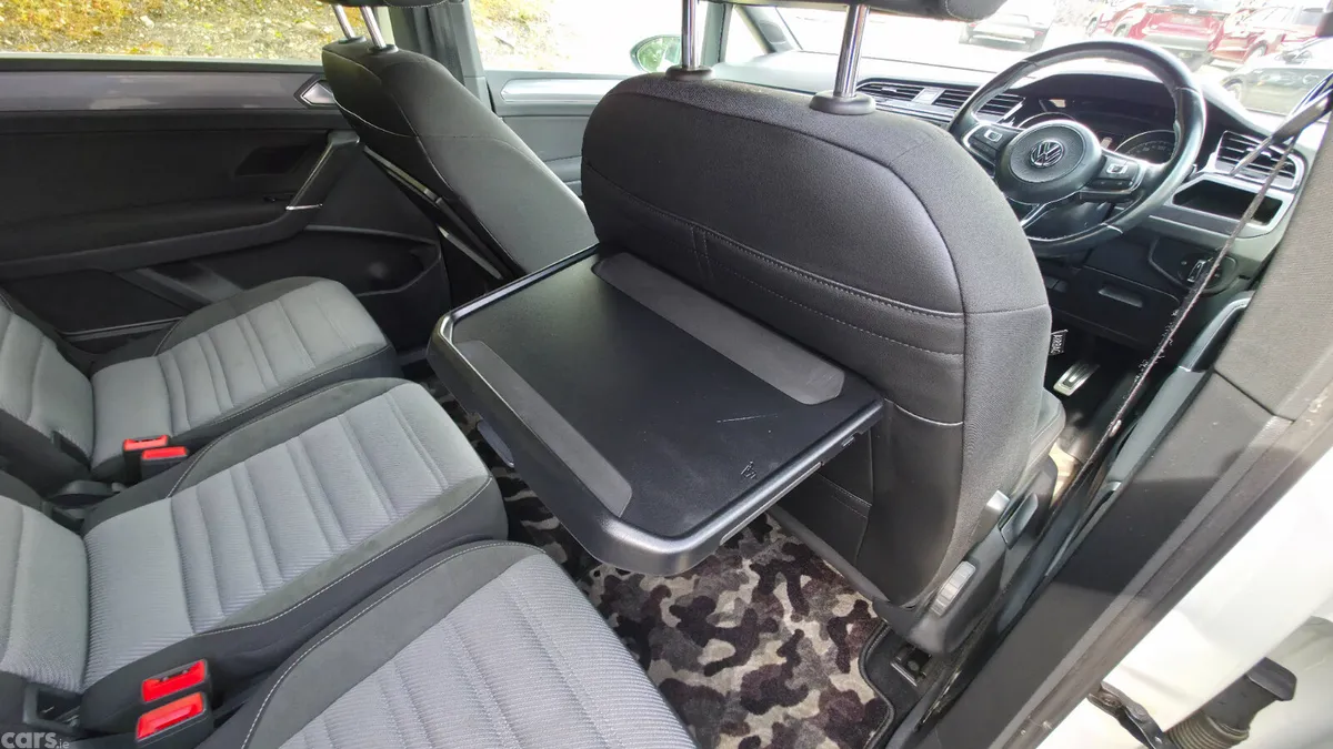 Volkswagen Touran MPV, Petrol, 2016, White