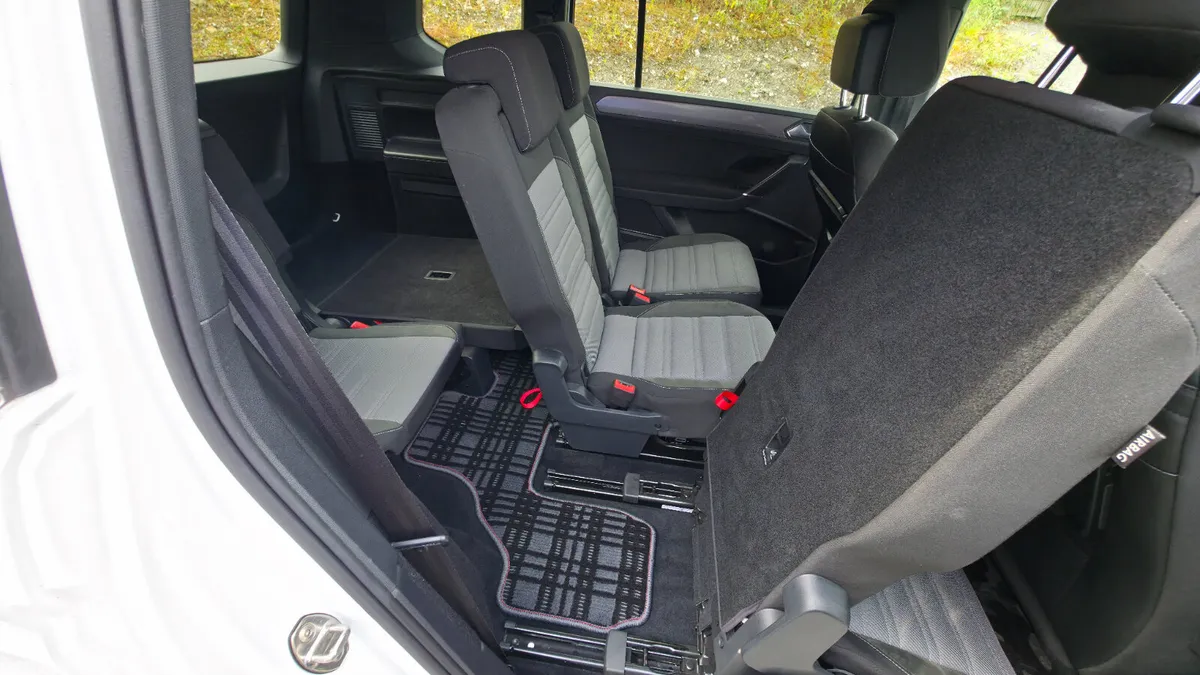 Volkswagen Touran MPV, Petrol, 2016, White