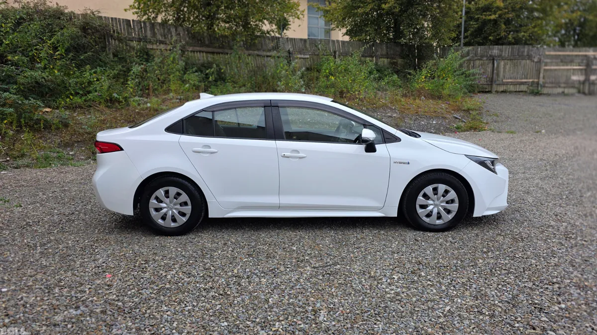Toyota Corolla Saloon, Petrol Hybrid, 2020, White