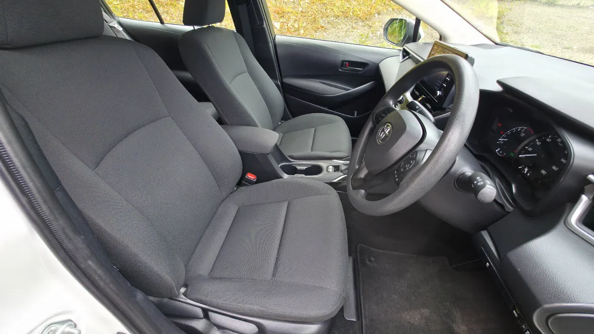 Toyota Corolla Saloon, Petrol Hybrid, 2020, White