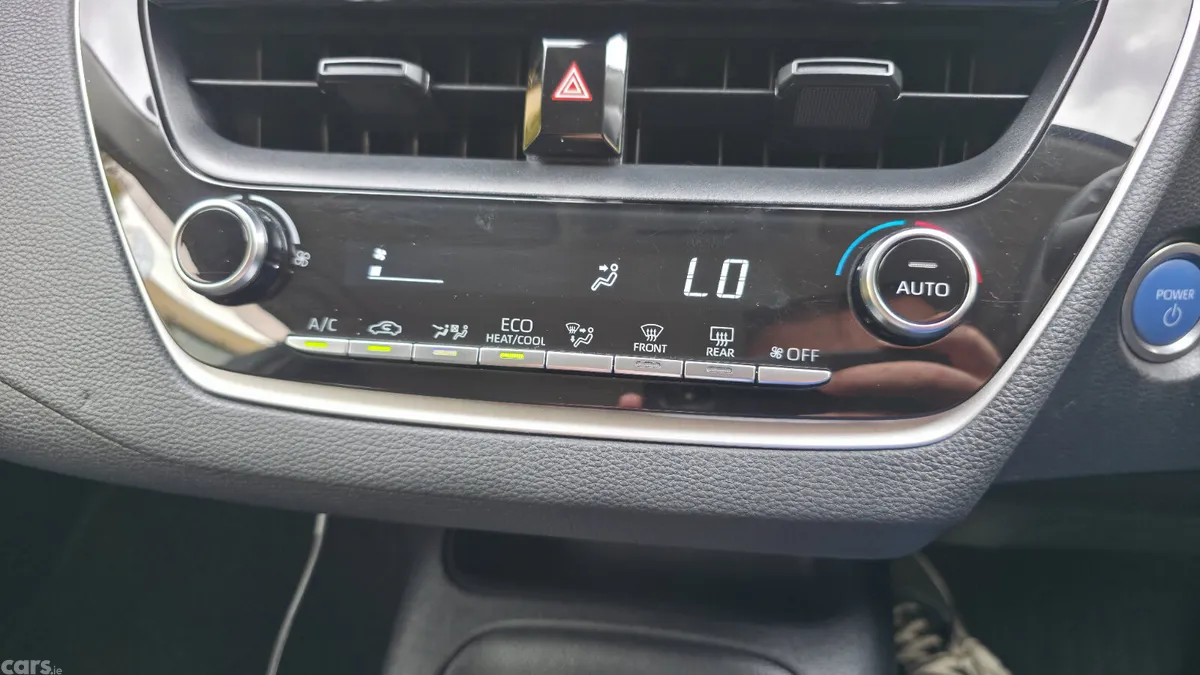 Toyota Corolla Saloon, Petrol Hybrid, 2020, White