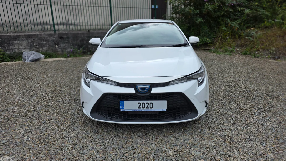 Toyota Corolla Saloon, Petrol Hybrid, 2020, White