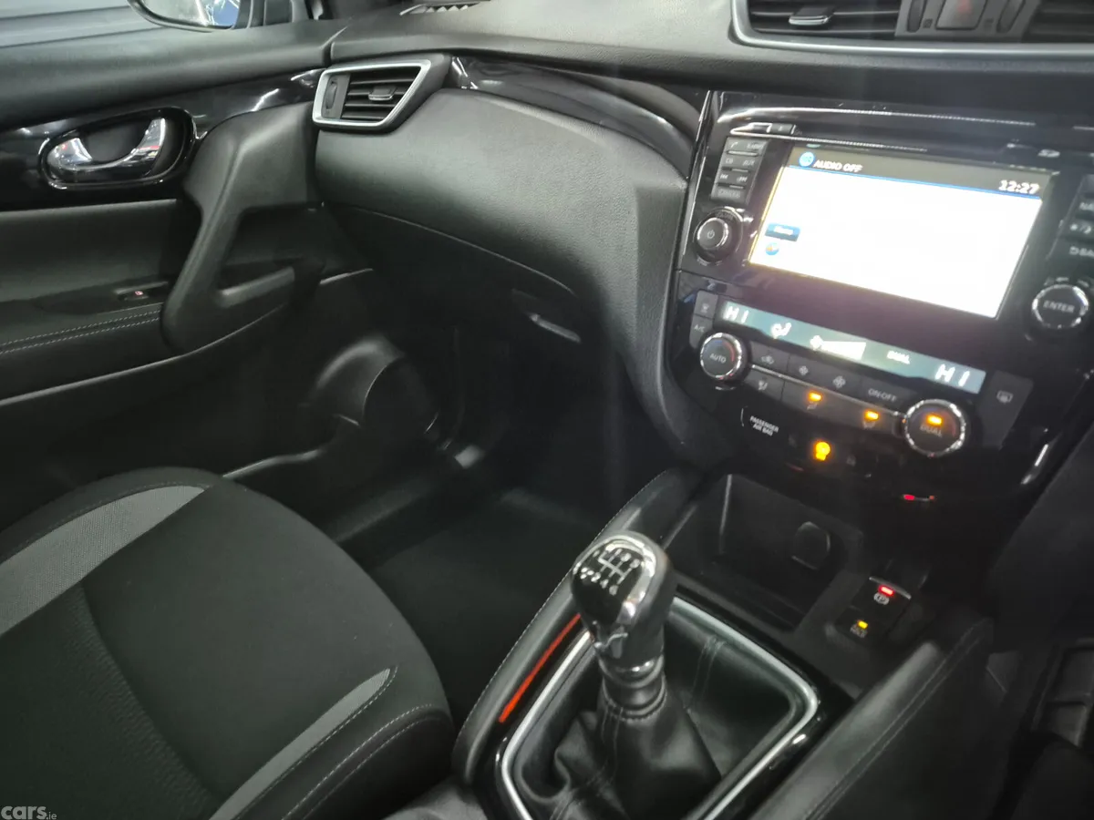 Nissan Qashqai Hatchback, Diesel, 2018, Blue
