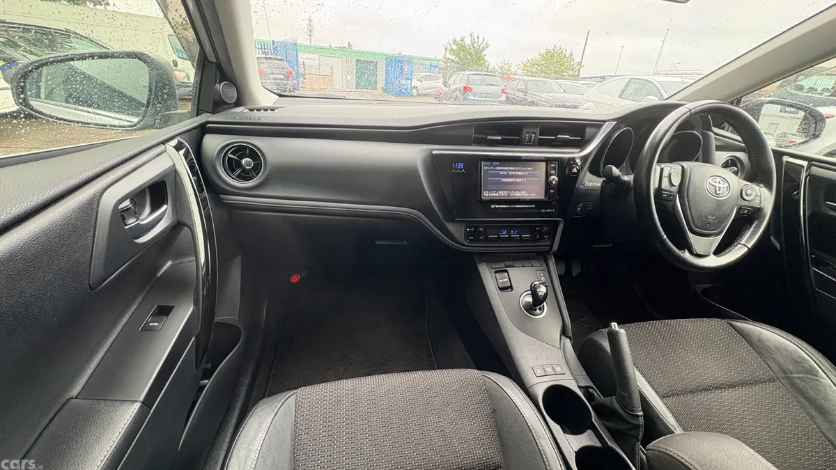 Toyota Auris Hatchback, Petrol Hybrid, 2016, Silver