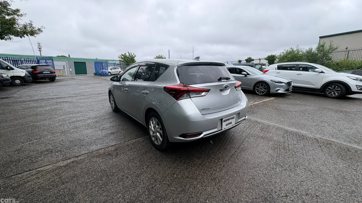 Toyota Auris Hatchback, Petrol Hybrid, 2016, Silver
