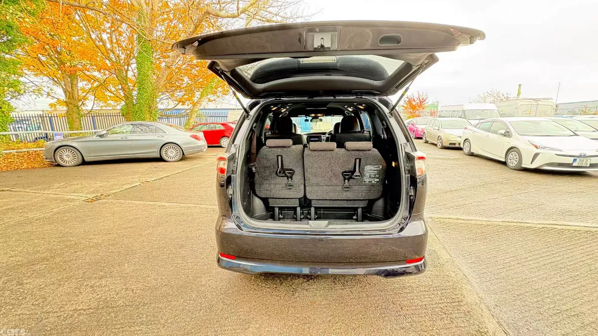 Toyota Estima MPV, Petrol Hybrid, 2016, Black