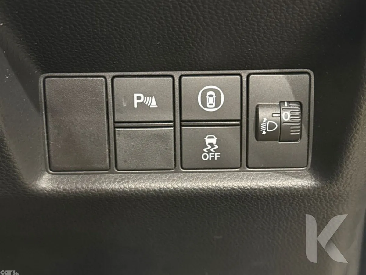 Honda Fit Hatchback, Petrol Hybrid, 2021, White