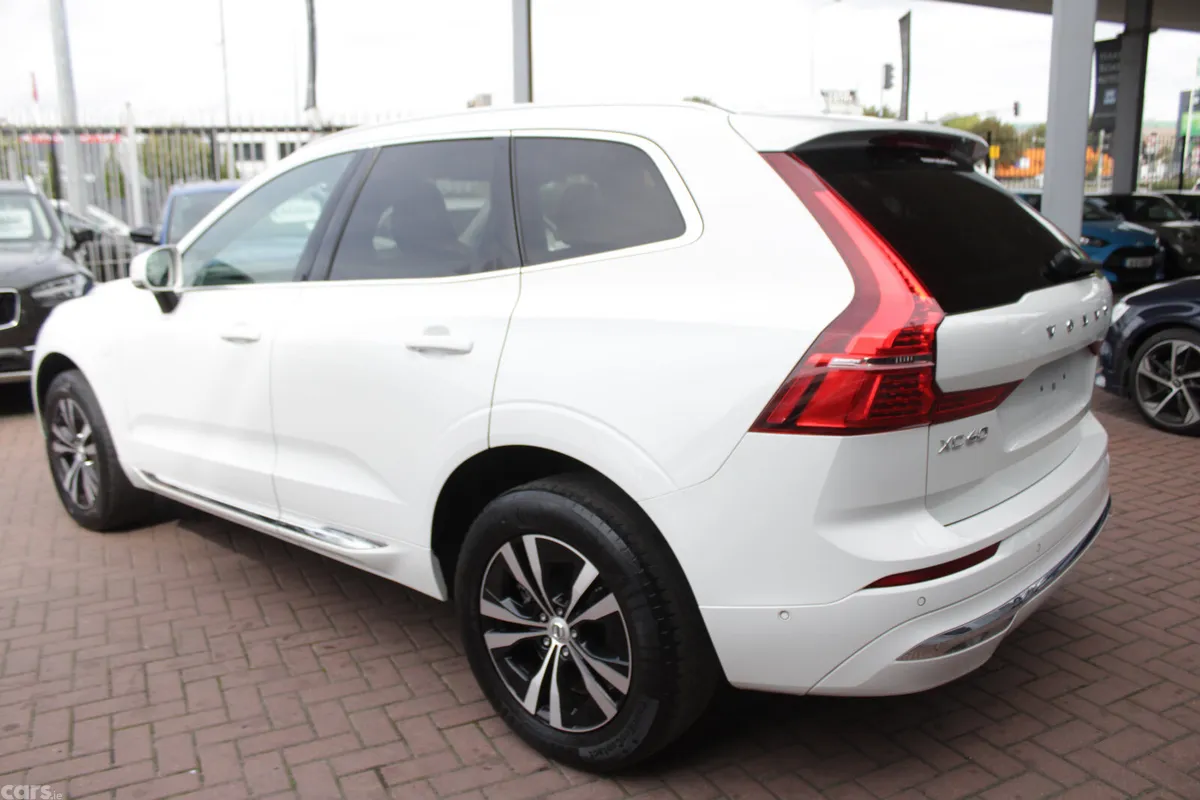 Volvo XC60 MPV, Petrol Plug-in Hybrid, 2022, White