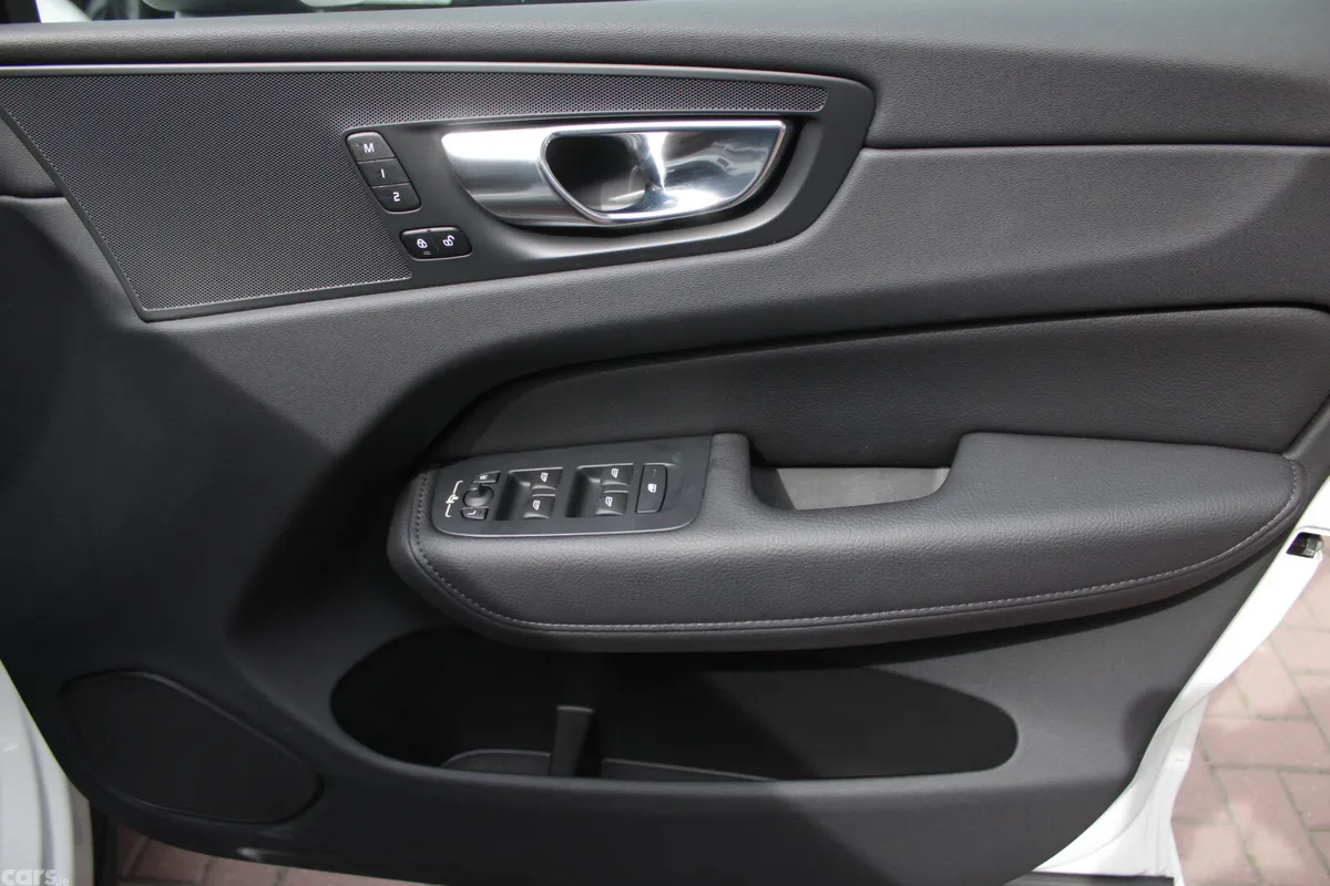 Volvo XC60 MPV, Petrol Plug-in Hybrid, 2022, White