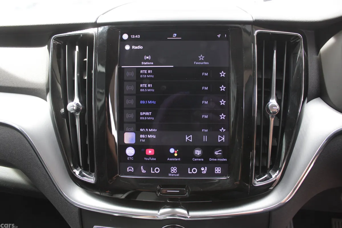 Volvo XC60 MPV, Petrol Plug-in Hybrid, 2022, White