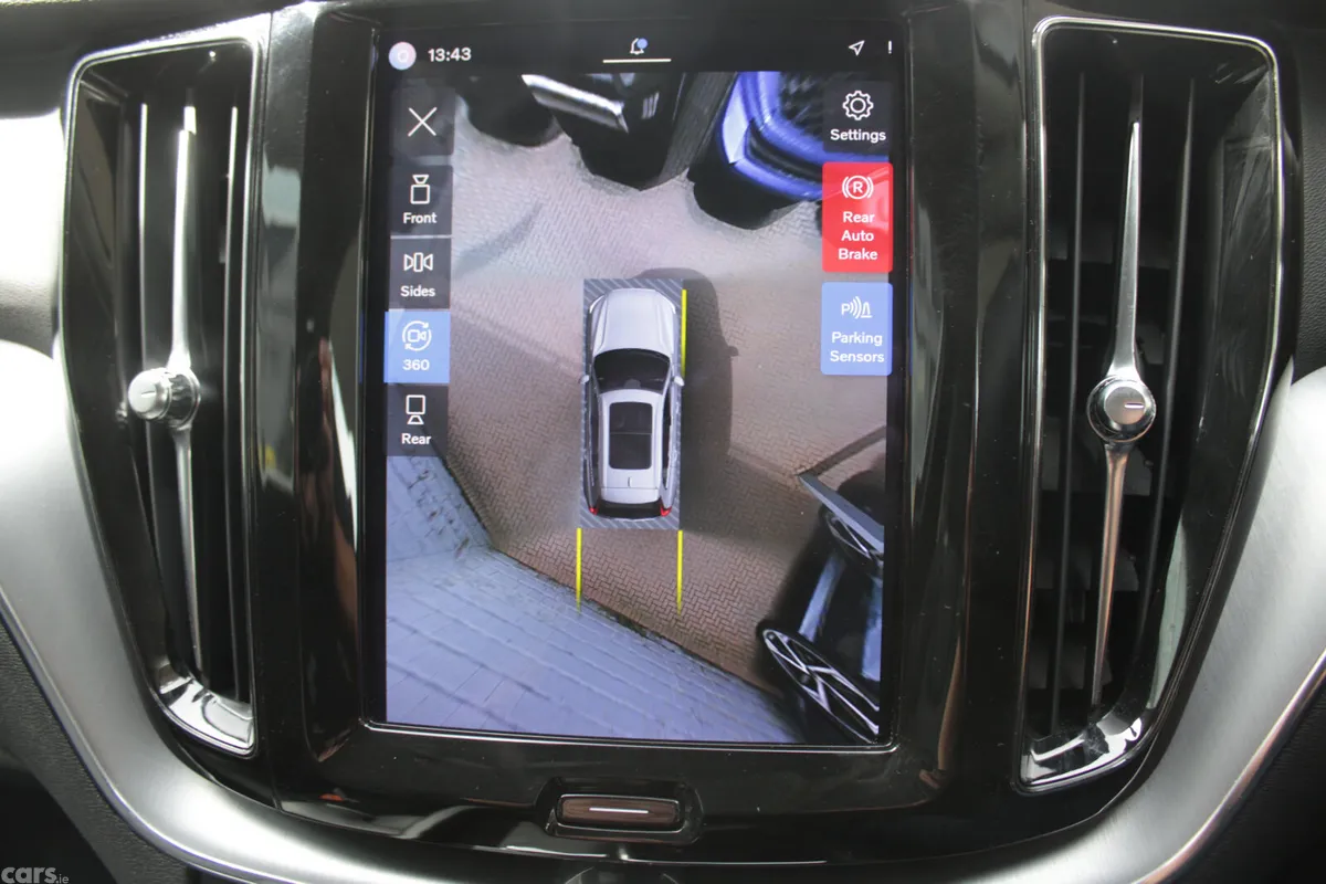 Volvo XC60 MPV, Petrol Plug-in Hybrid, 2022, White