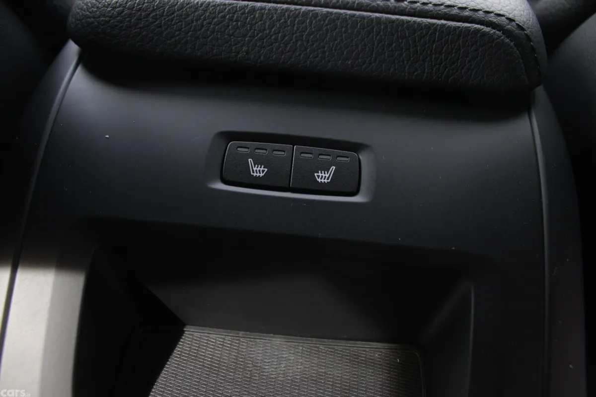 Volvo XC60 MPV, Petrol Plug-in Hybrid, 2022, White