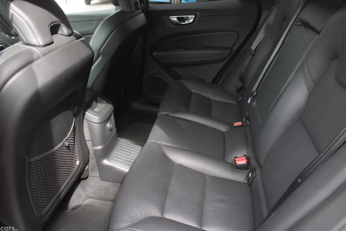 Volvo XC60 MPV, Petrol Plug-in Hybrid, 2022, White