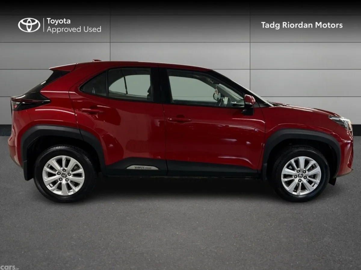 Toyota Yaris Cross Hatchback, Petrol Hybrid, 2023, Red
