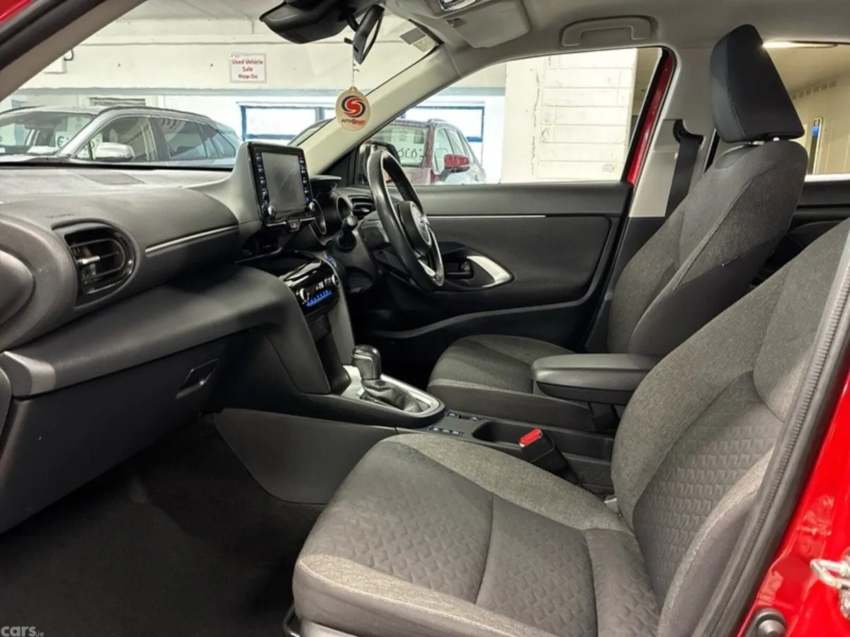 Toyota Yaris Cross Hatchback, Petrol Hybrid, 2023, Red