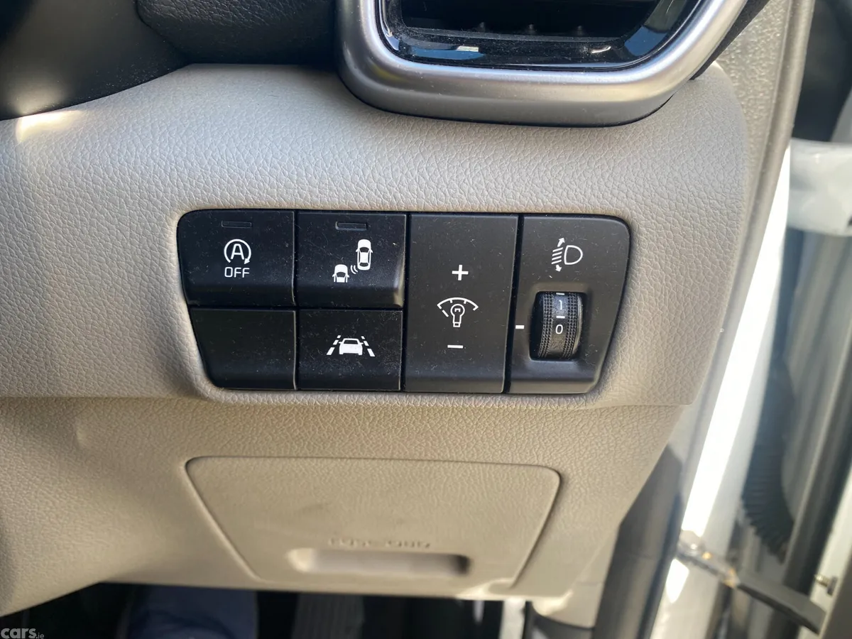 Kia Sportage SUV, Diesel Hybrid, 2021, White