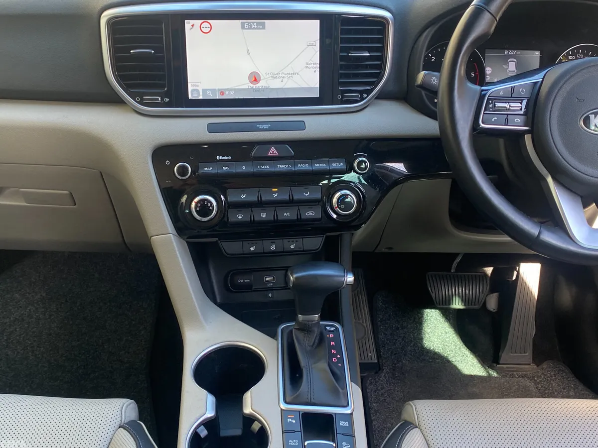 Kia Sportage SUV, Diesel Hybrid, 2021, White