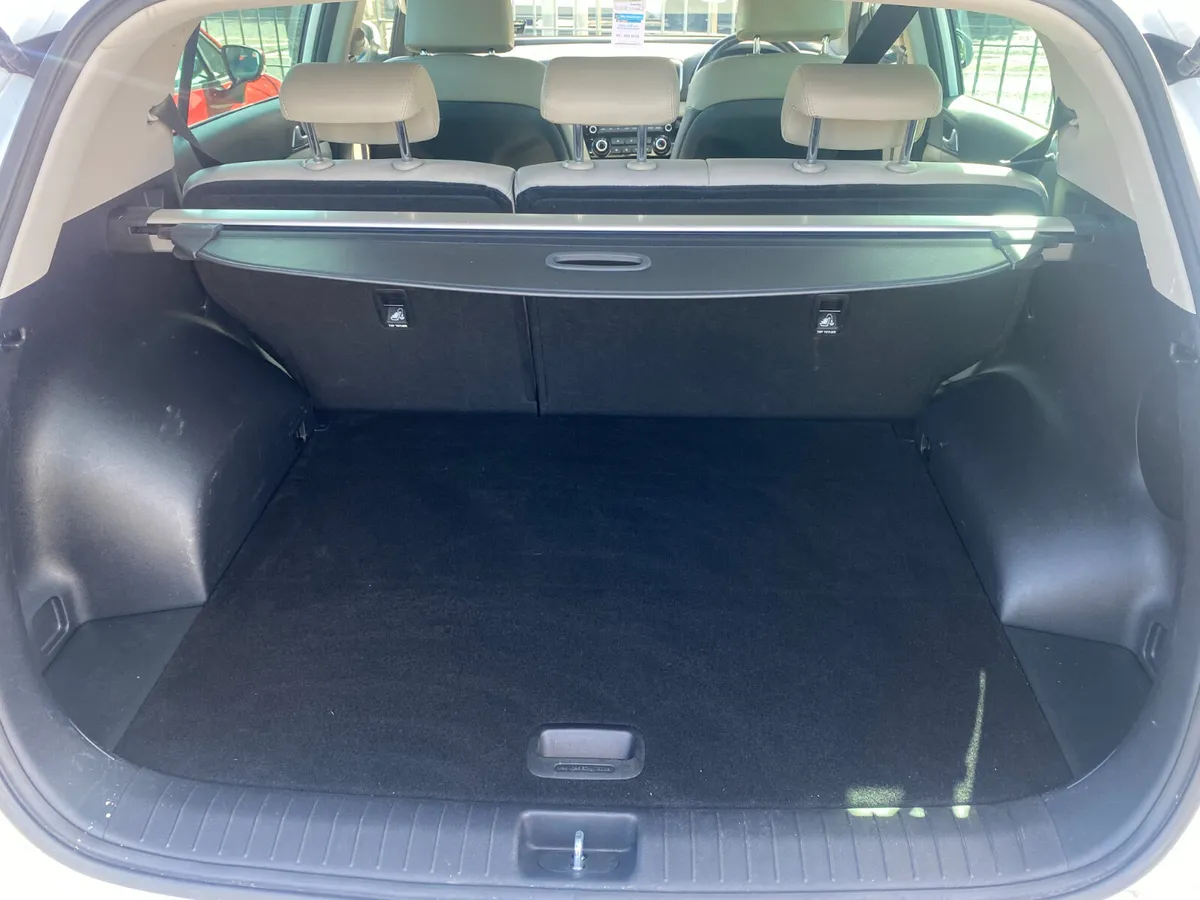 Kia Sportage SUV, Diesel Hybrid, 2021, White