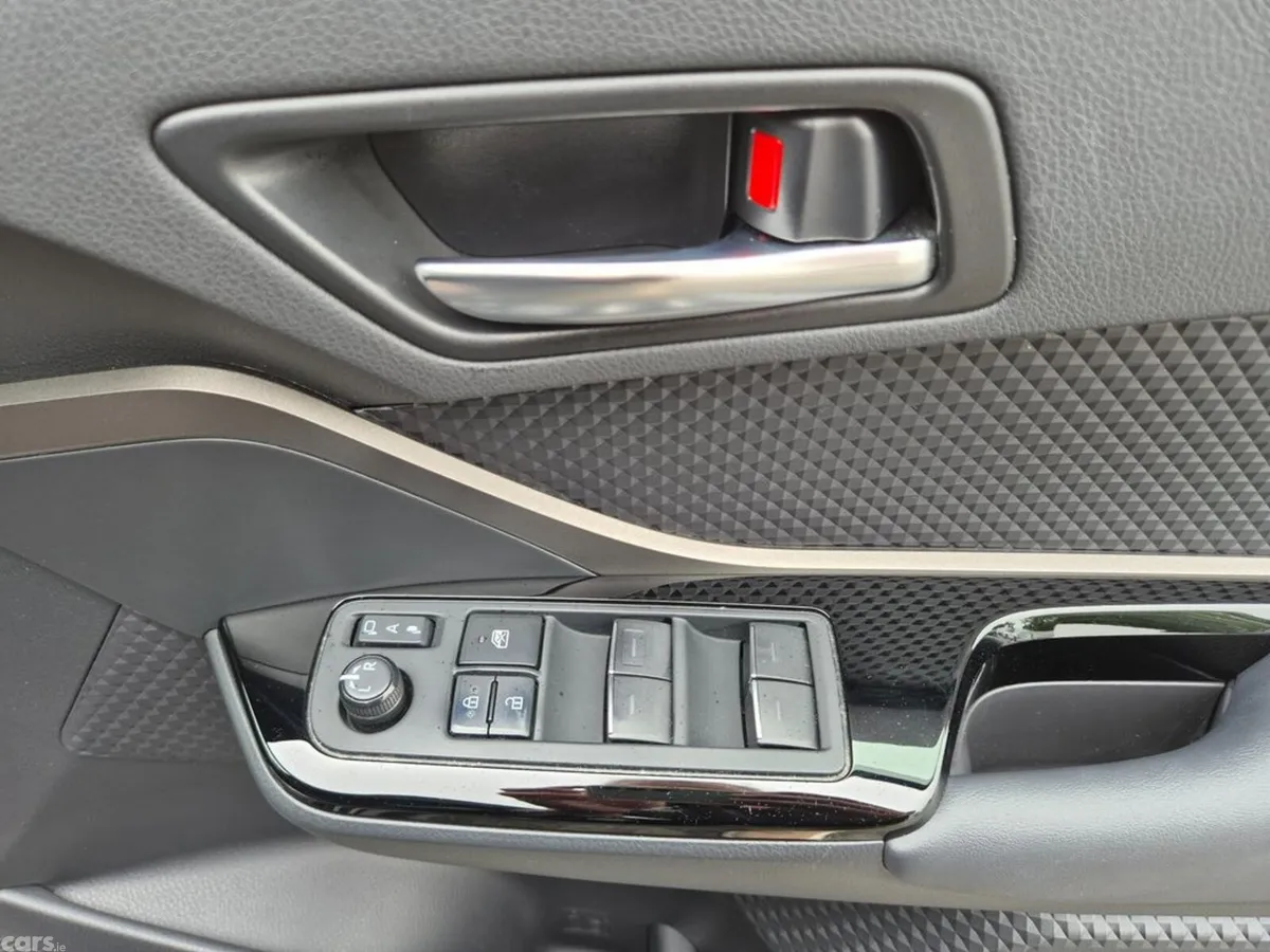Toyota C-HR SUV, Petrol Hybrid, 2023, Black