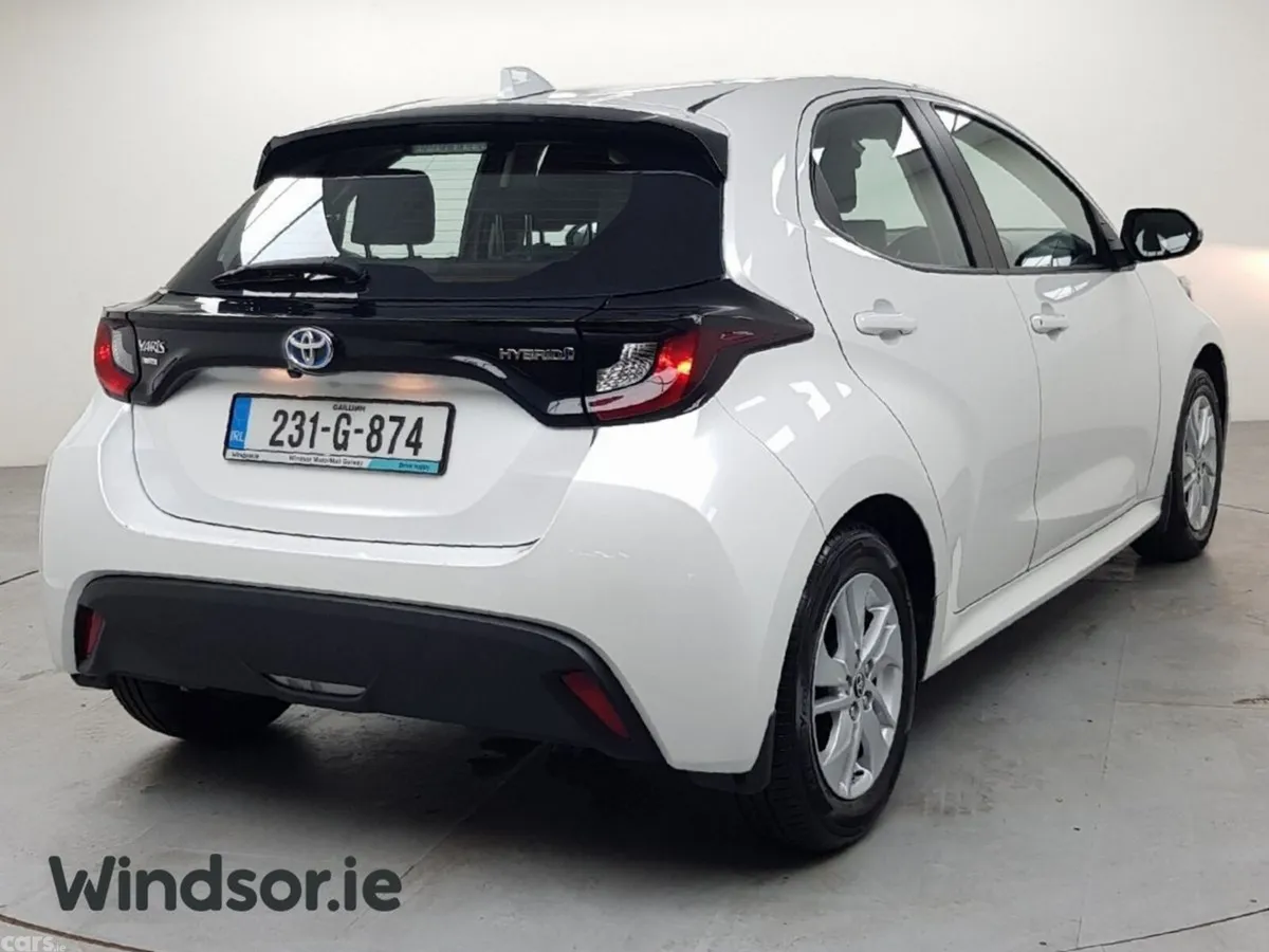 Toyota Yaris Hatchback, Petrol Hybrid, 2023, White