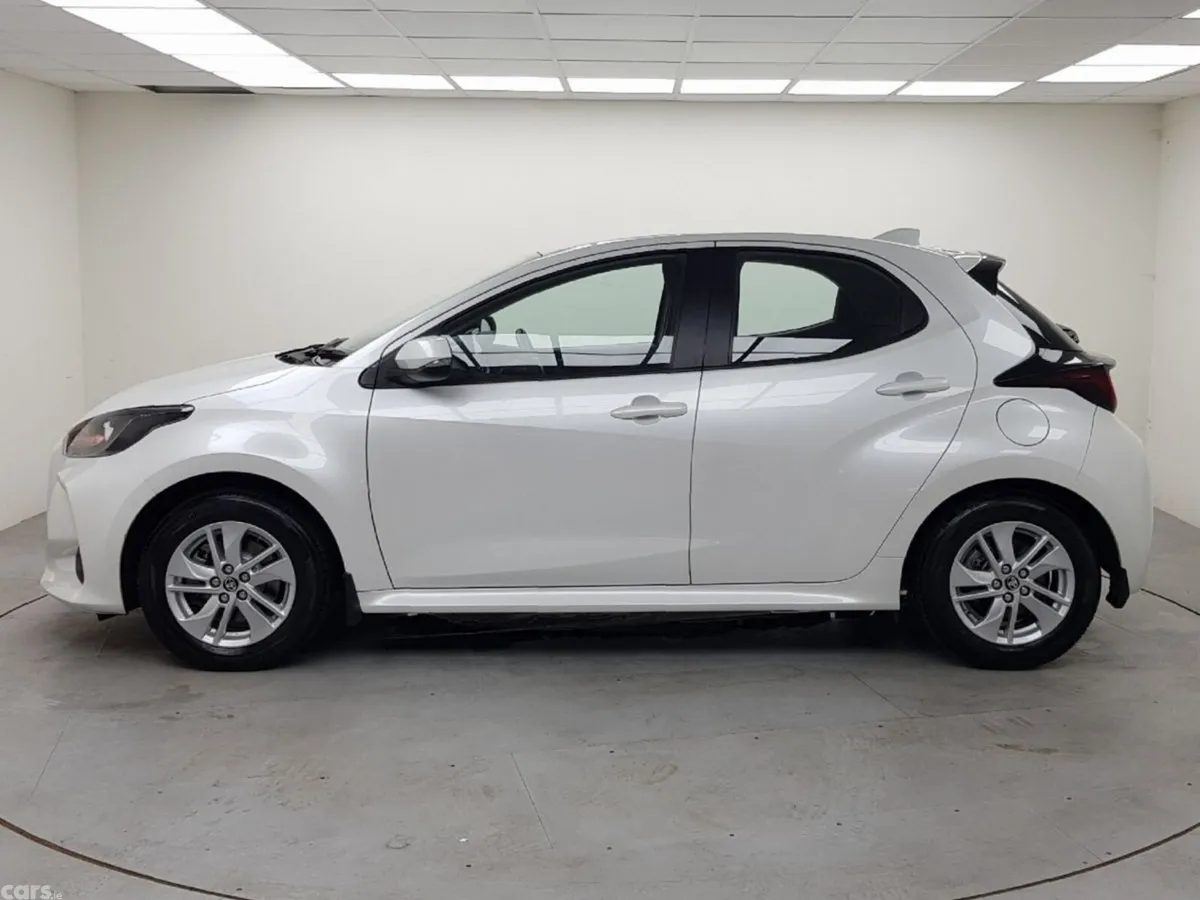 Toyota Yaris Hatchback, Petrol Hybrid, 2023, White