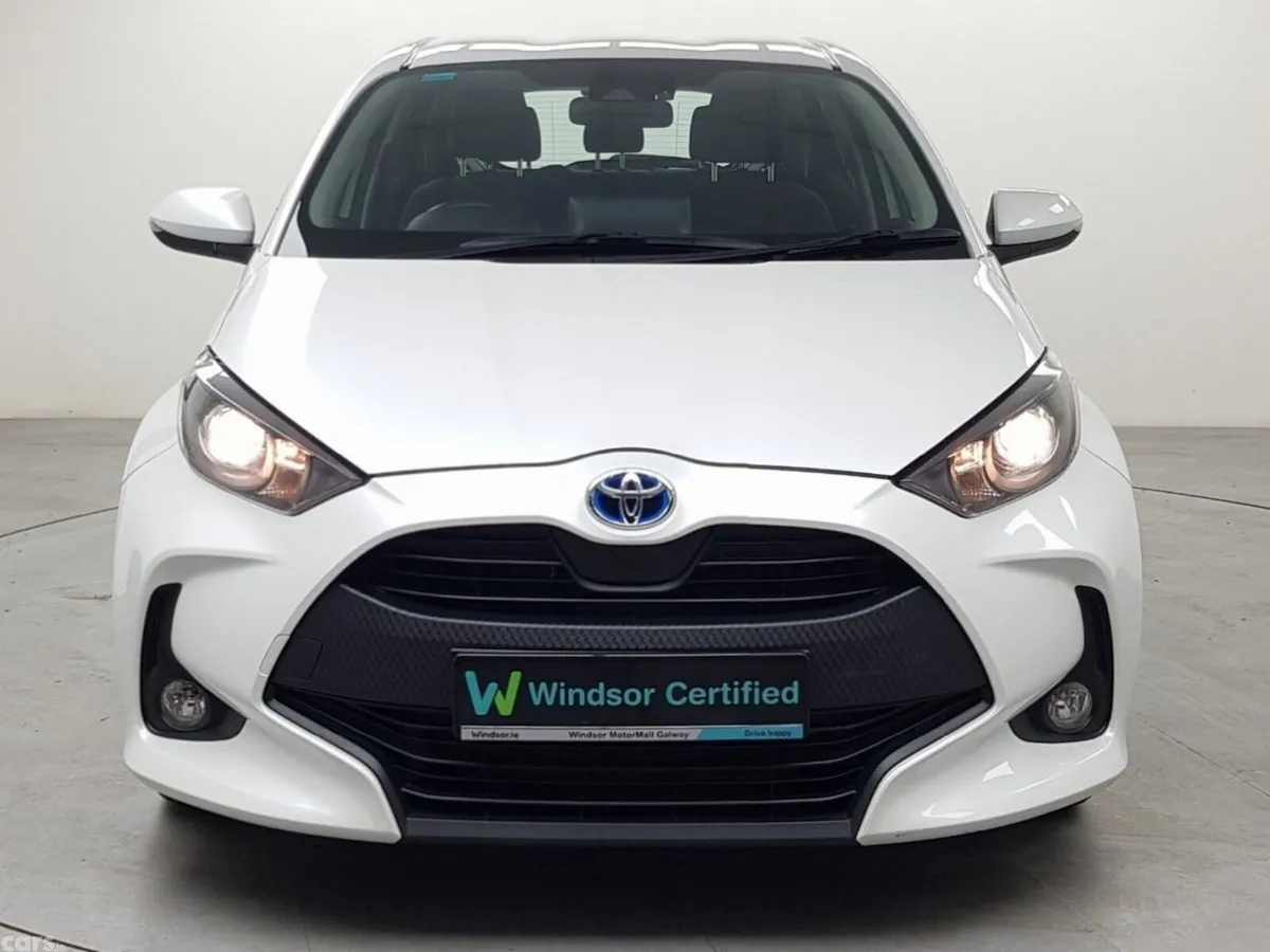 Toyota Yaris Hatchback, Petrol Hybrid, 2023, White