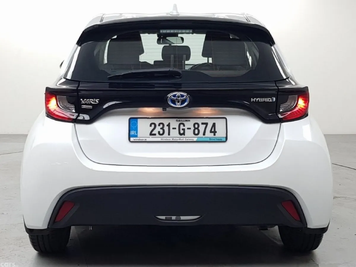 Toyota Yaris Hatchback, Petrol Hybrid, 2023, White