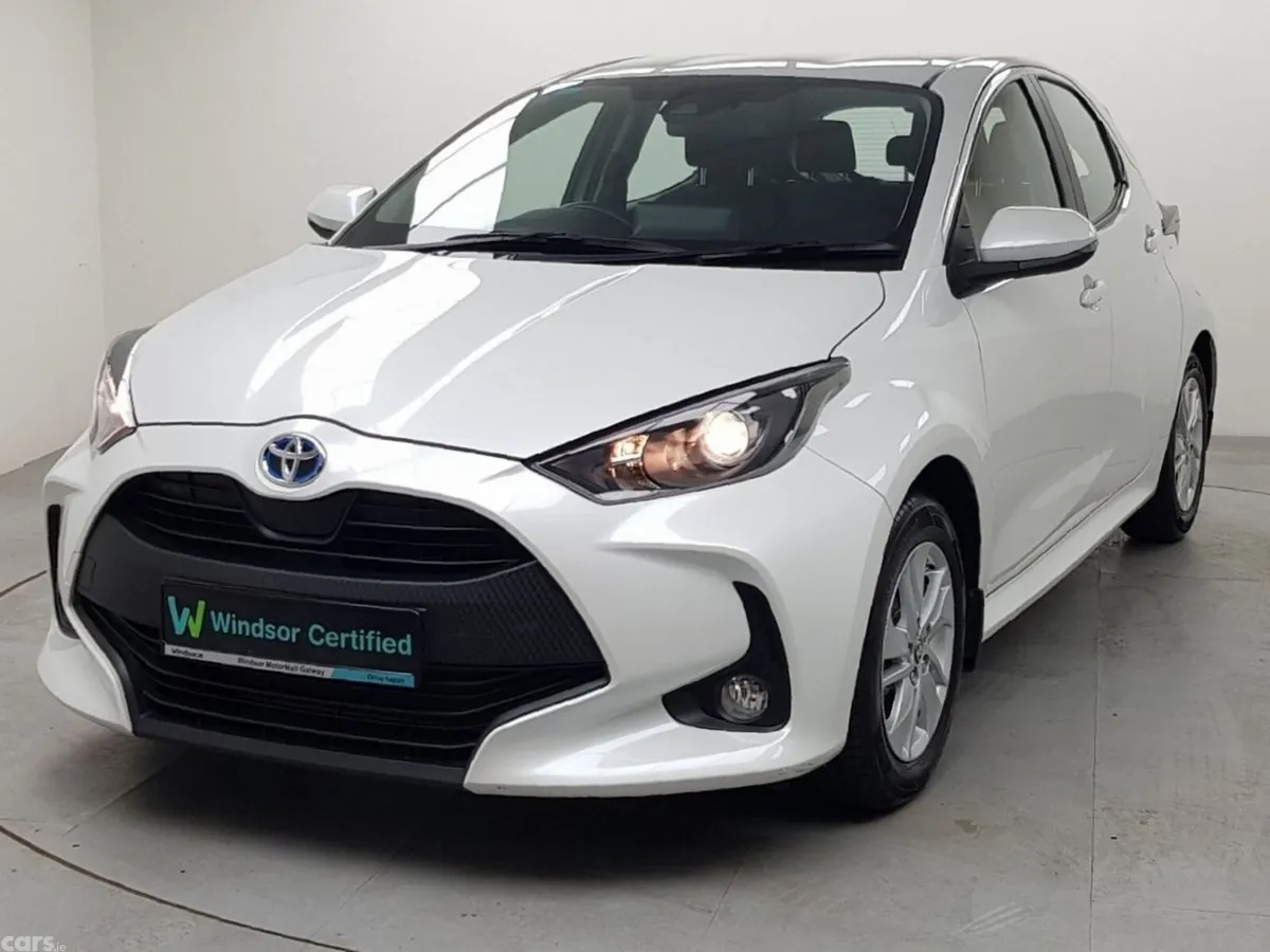 Toyota Yaris Hatchback, Petrol Hybrid, 2023, White