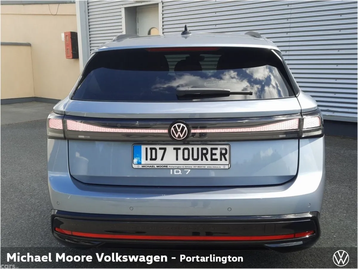Volkswagen ID.7 Estate, Electric, 2027, Blue