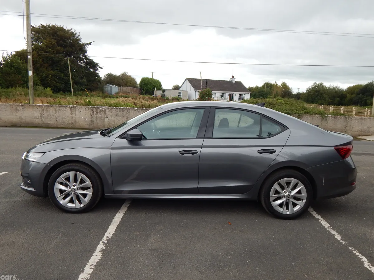 Skoda Octavia Saloon, Diesel, 2022, Grey