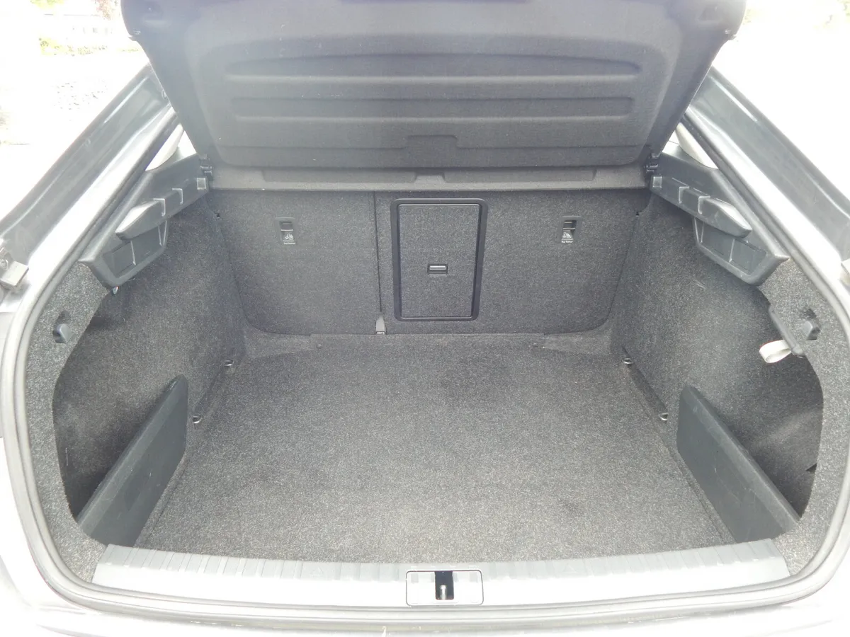 Skoda Octavia Saloon, Diesel, 2022, Grey