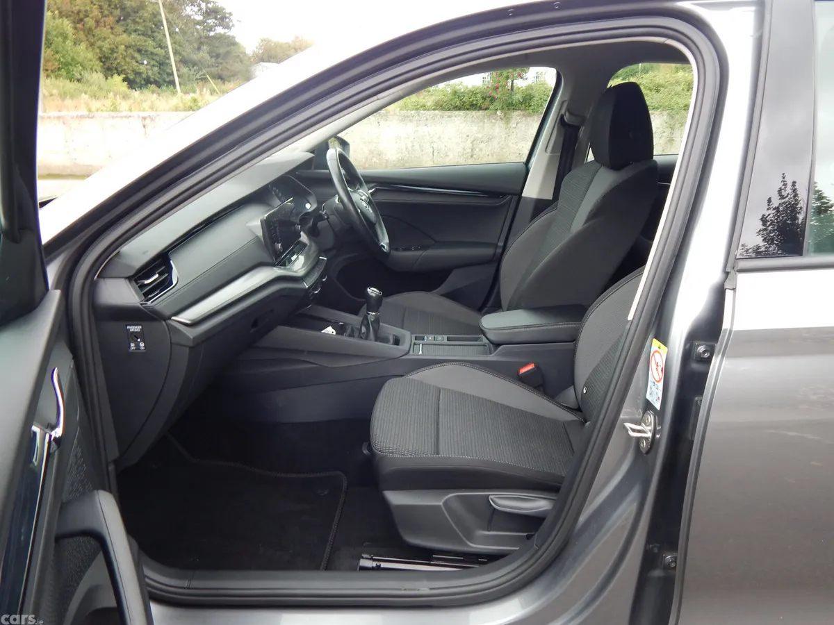 Skoda Octavia Saloon, Diesel, 2022, Grey