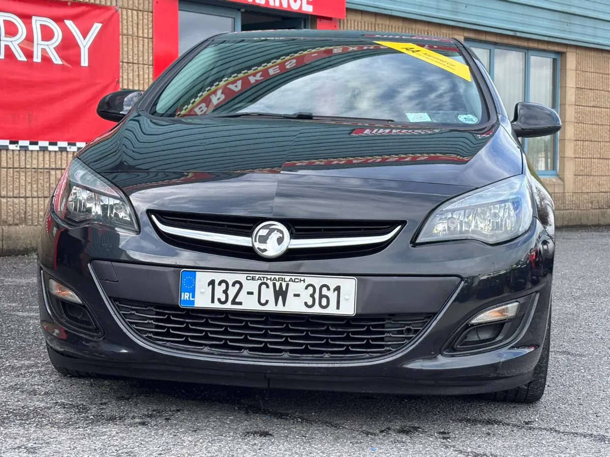Vauxhall Astra Hatchback, Diesel, 2013, Black
